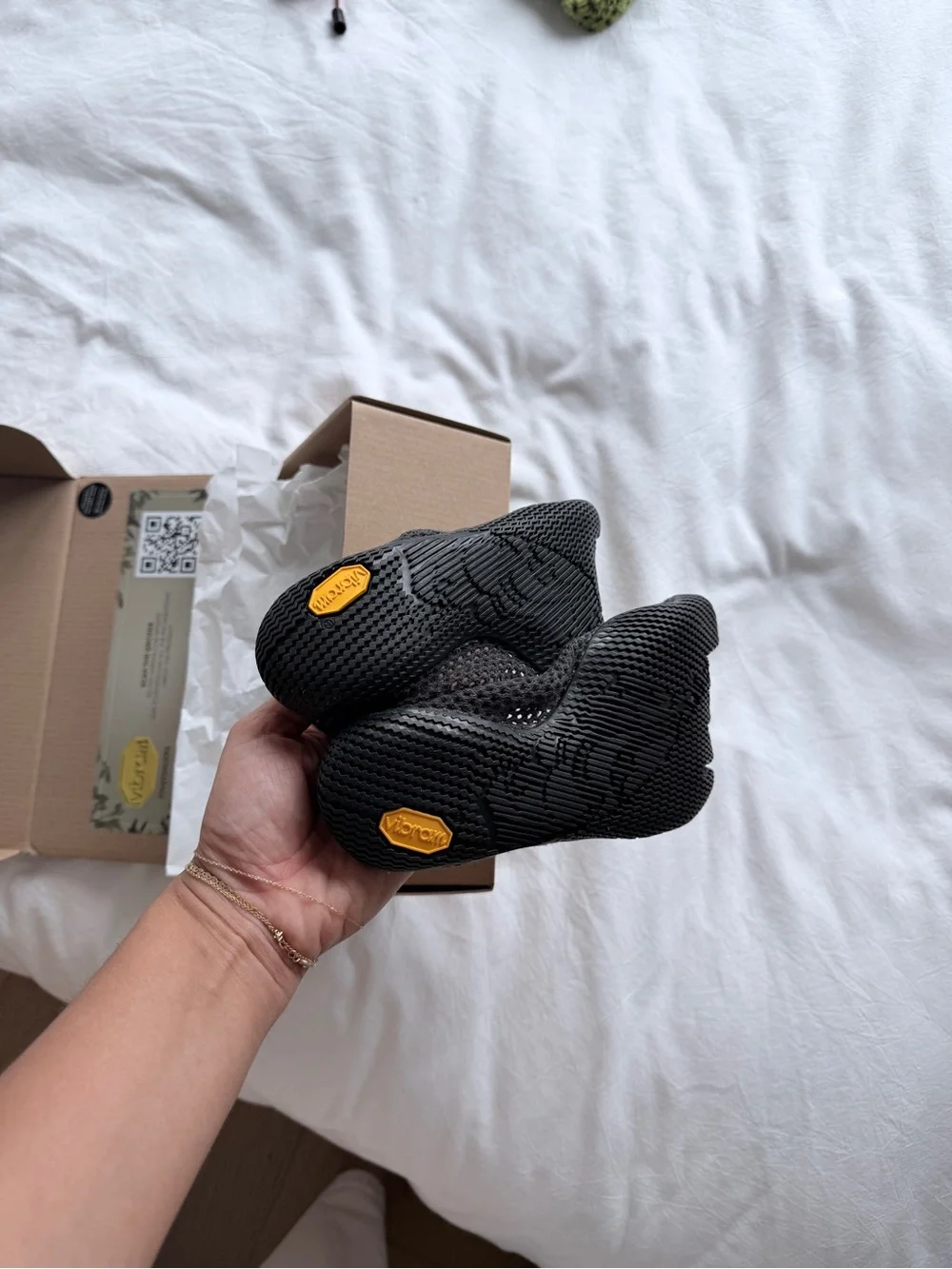 Vibram FiveFingers V-8 Eco Black - Picture 3 of 4